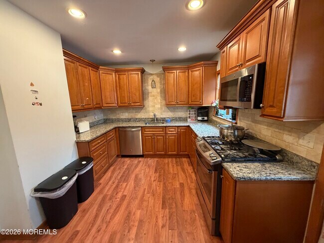 Foto del edificio - 79-81-81 Branch Ave