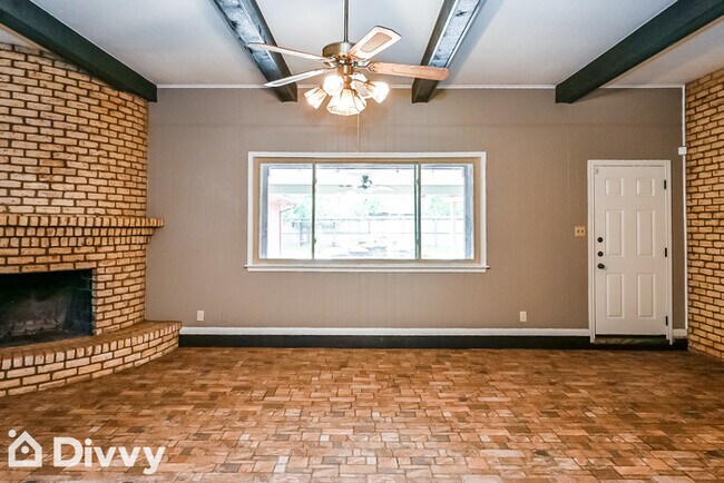 Foto del edificio - 2005 E Texas Ave