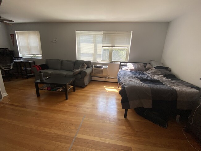 Foto del edificio - 452 W Oakdale Ave