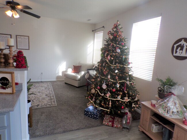 Foto del edificio - Impressive Remodeled 2 Bed 2 Bath Townhome