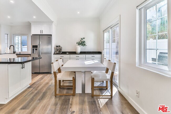 Foto del edificio - 4204 Flintlock Ln