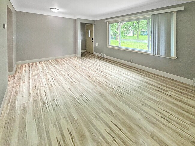 Foto del edificio - 6617 Eliot View Rd