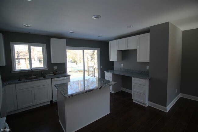 Building Photo - 3 br, 1.5 bath House - 9610 Nestoria St