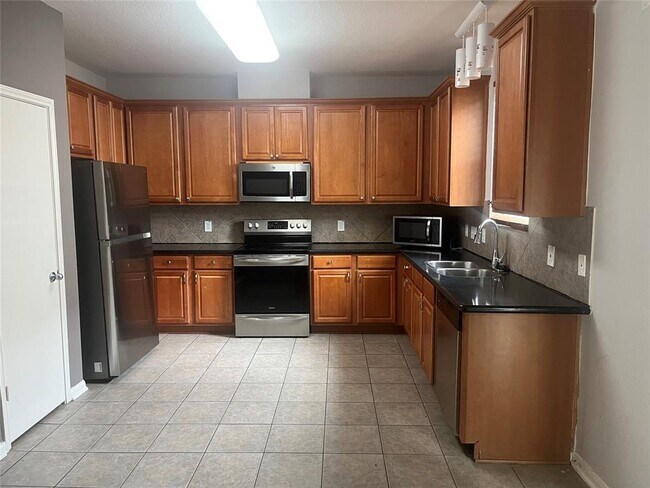 Foto del edificio - 8102 Barnes Ridge Ln