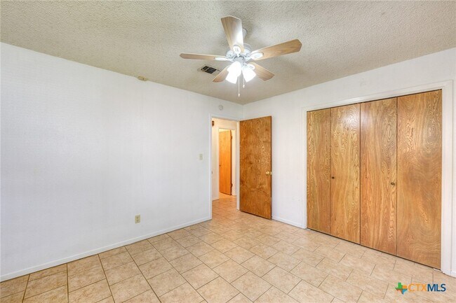 Foto del edificio - 818 Lois St