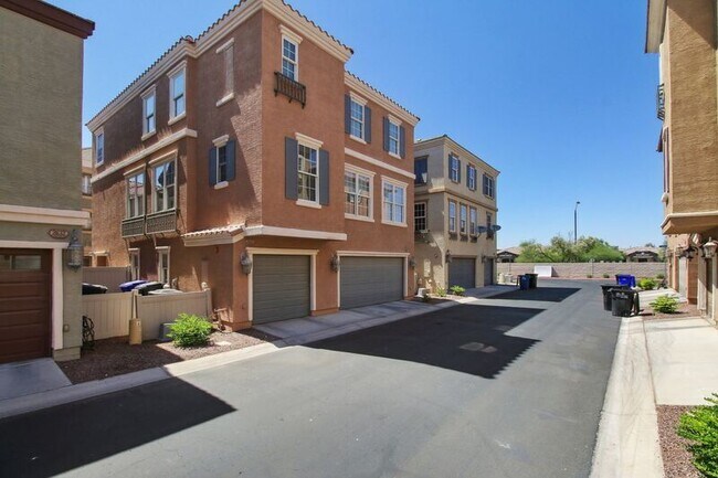 Building Photo - 2628 S Alpine Dr