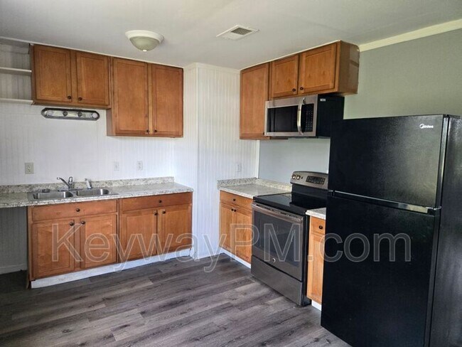 Foto del edificio - 2675 Teakwood Dr