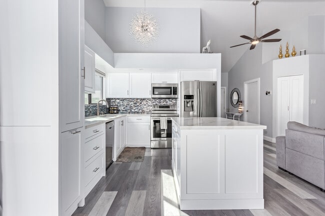 Kitchen with island on wheels - 14667 N Love Ct