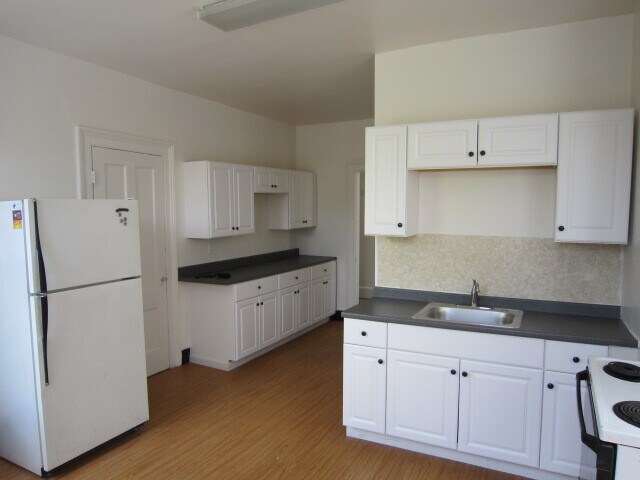 Building Photo - 598 East St