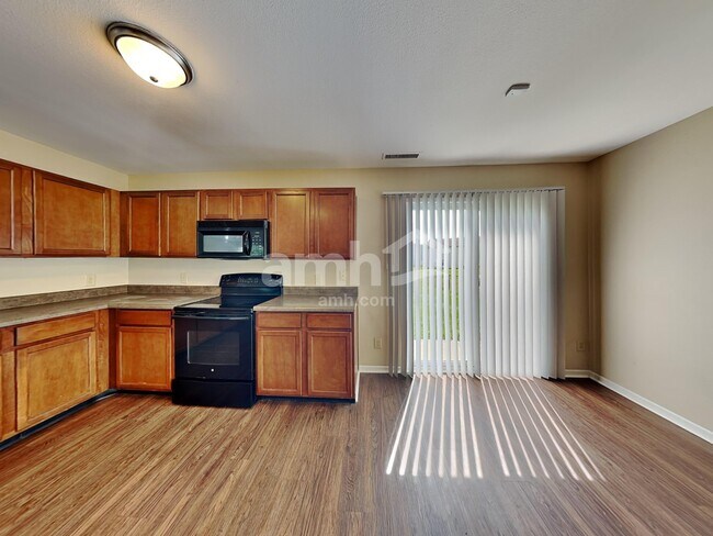 Foto del edificio - 8243 Retreat Ln