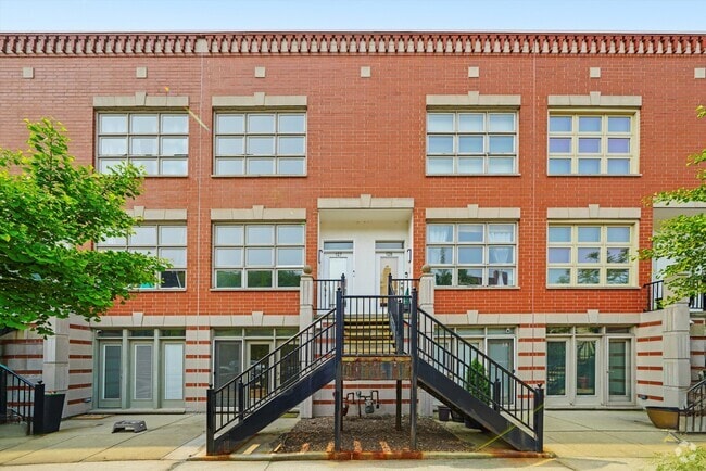 Building Photo - 855 W Erie St