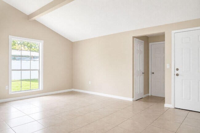 Building Photo - 2 Bedroom, 1.5 Bathroom Home for Rent in Zephyrhills!