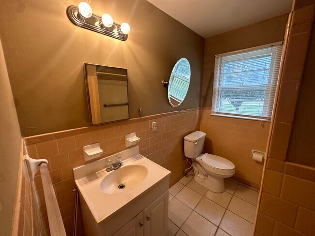 Foto del edificio - 2 Bedroom, 1 Bath House In Outskirts of Co...
