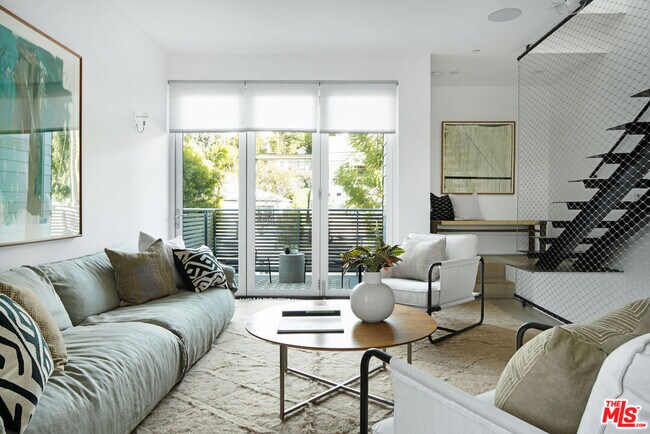 Foto del edificio - 927 Hyperion Ave