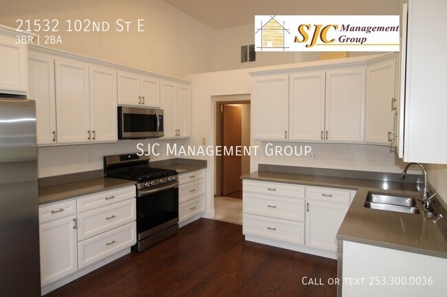 Building Photo - Three bedroom two bath rambler in Bonney L...