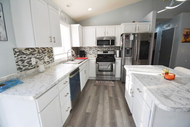 Foto del edificio - Modern 5-Bedroom Home for Rent in Rocheste...