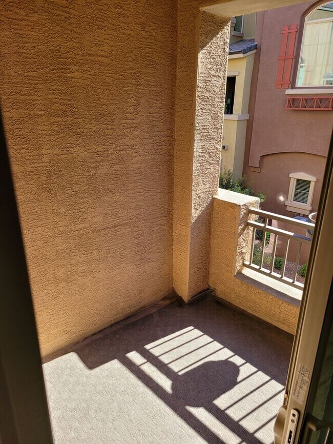 Foto del edificio - 240 W Juniper Ave