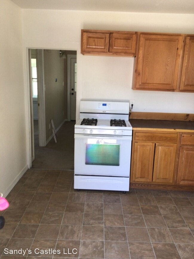 Building Photo - 2 br, 1 bath House - 476 Walnut Street