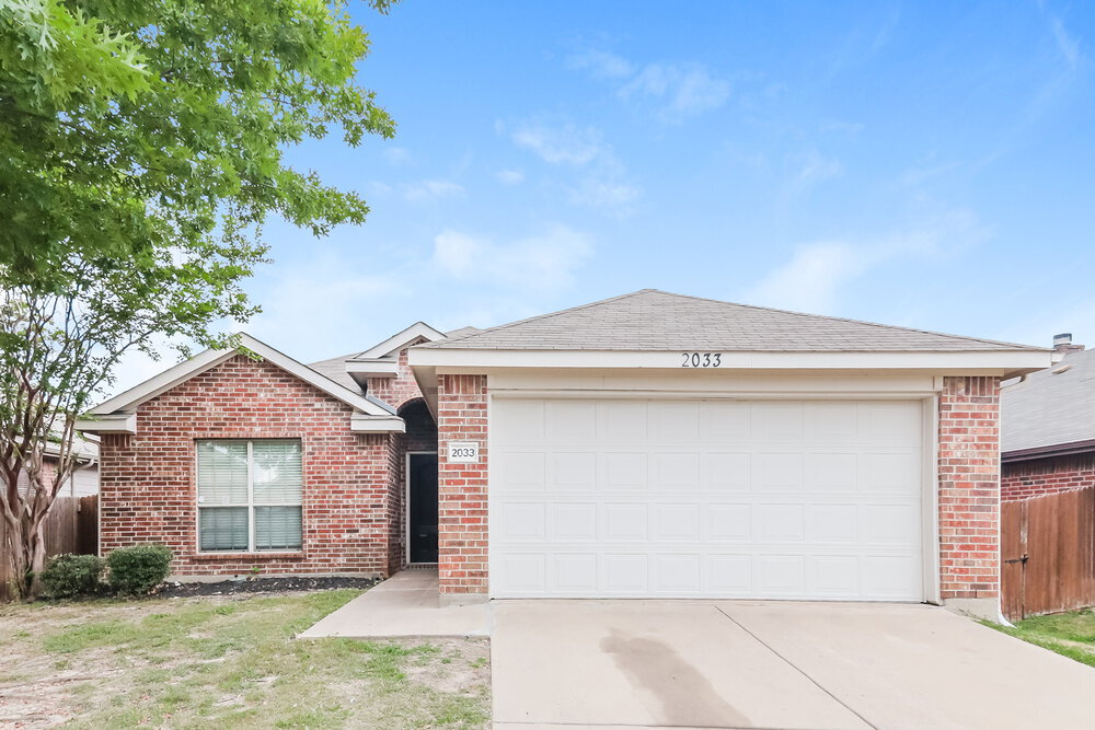Primary Photo - 2033 Club Oak Dr