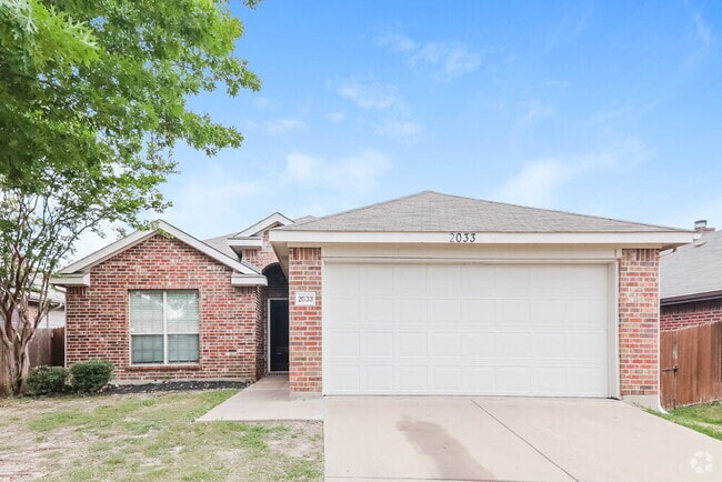 Building Photo - 2033 Club Oak Dr