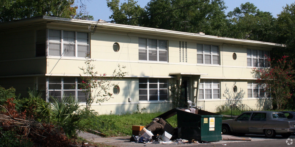 Building Photo - 1318 Willow Branch Ave