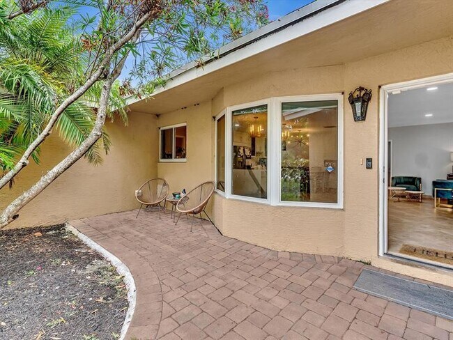 Foto del edificio - 905 SE 13th Ct