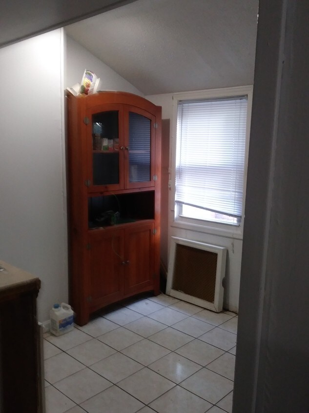 Upper - 215 Parsons Dr