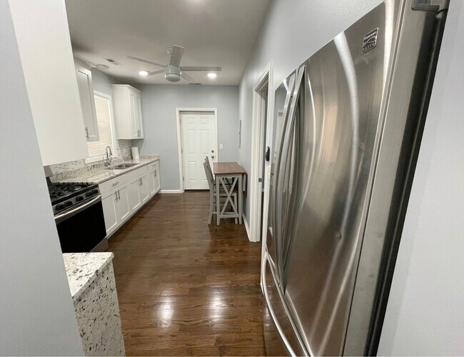 Foto del edificio - 1836 S May St