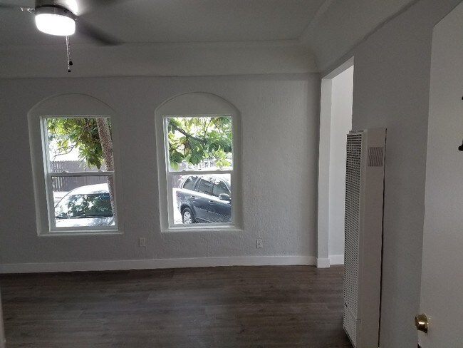 Foto del edificio - 125 W Palmer Ave