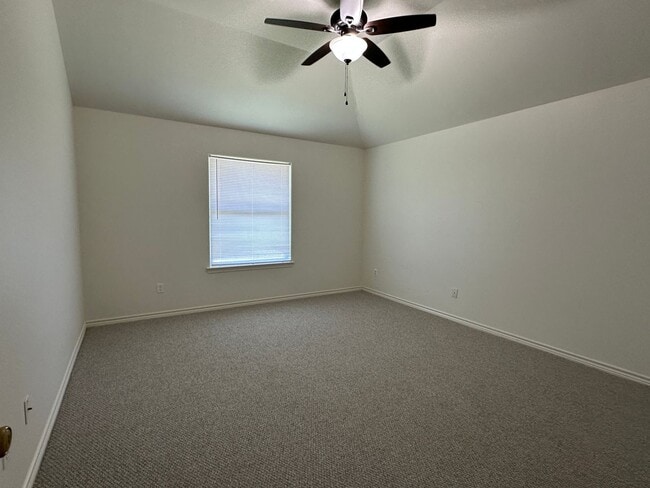 Building Photo - Ready for move in