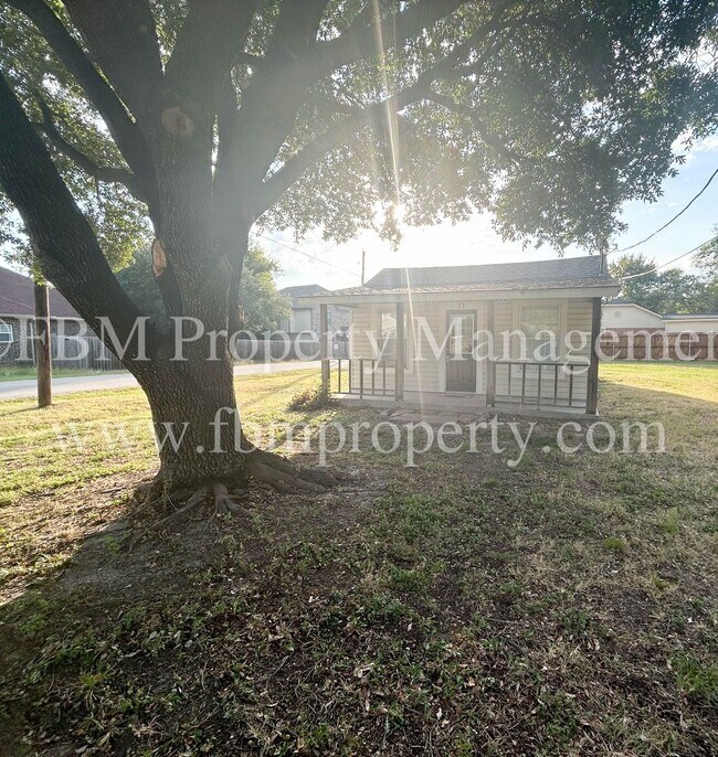 Foto del edificio - 105 E Margurite Ln