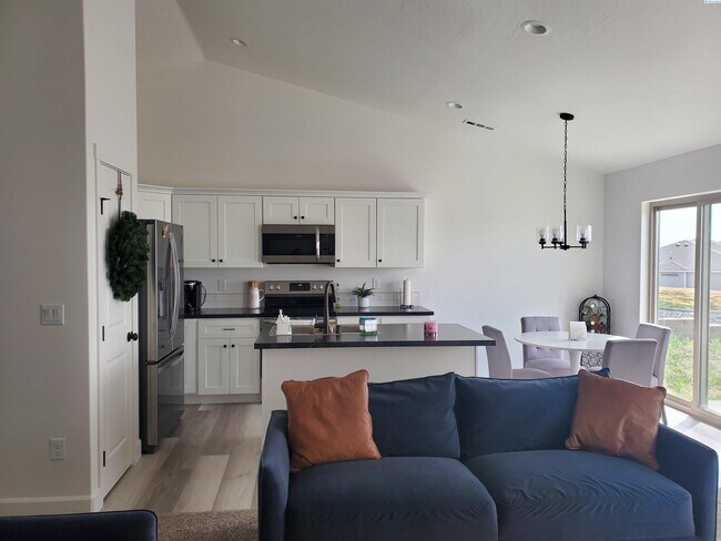 Foto del edificio - Newly Construced Rambler in Riverhawk Poin...