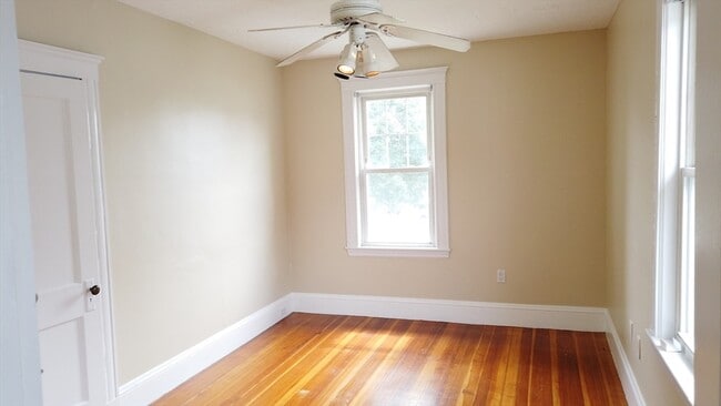 Building Photo - 132 E Elm Ave