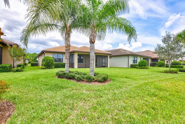 Building Photo - 828 SE Villandry Way