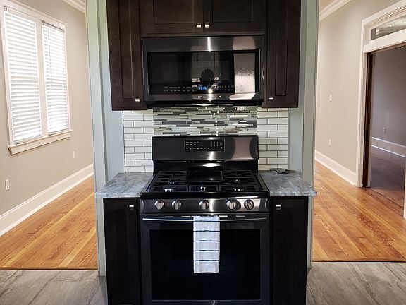 Building Photo - 717 Perry St