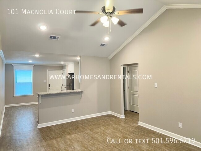 Building Photo - 101 Magnolia Court | $1695 | 3 beds, 2 beds