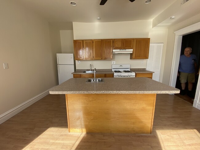 Foto del edificio - 1317-1327 N Homan Ave.