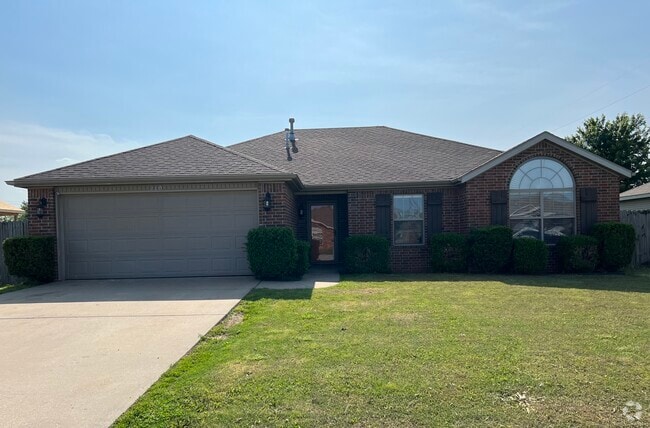 Building Photo - 210 Willow Dr