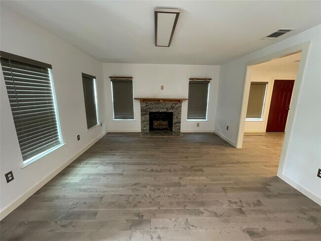 Building Photo - 4395 Varsity Ln