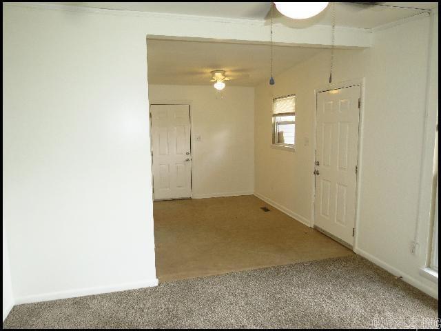 Building Photo - 910 Rocky St