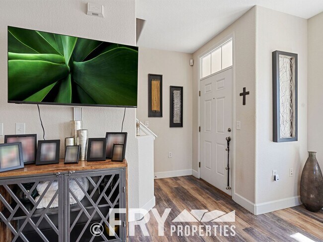 Foto del edificio - Beautiful Townhome in a Great Location