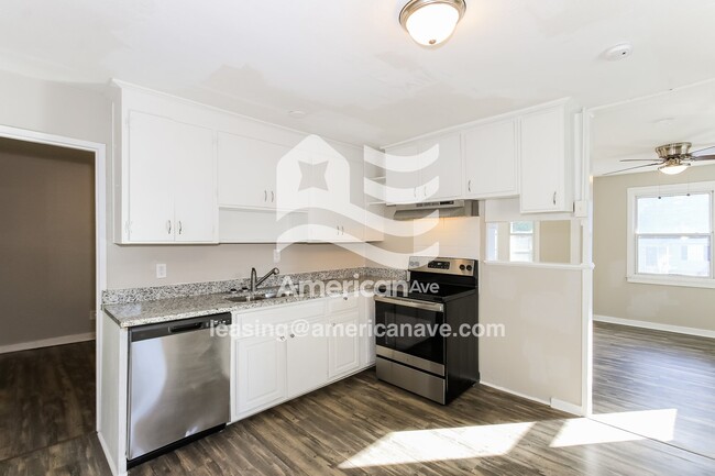 Building Photo - 663 Seymour Dr