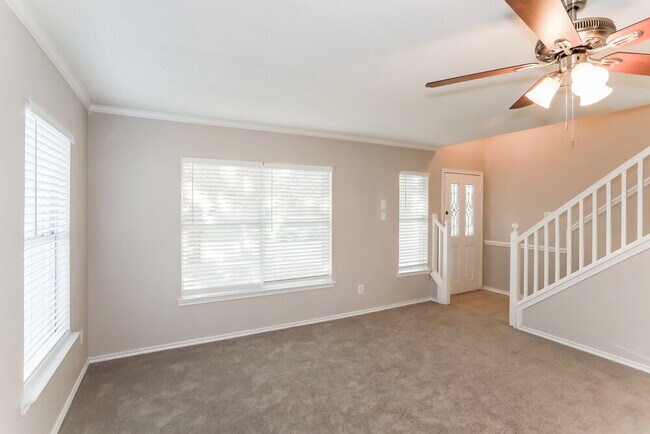 Building Photo - 2801 Yukon Dr
