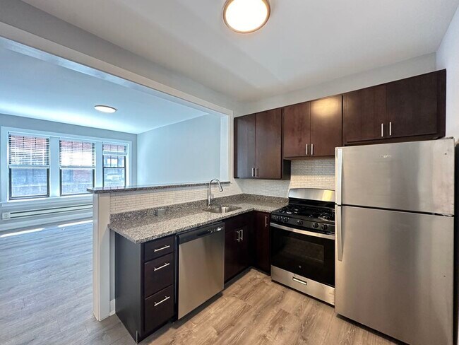 Building Photo - 4211 N Wolcott Ave