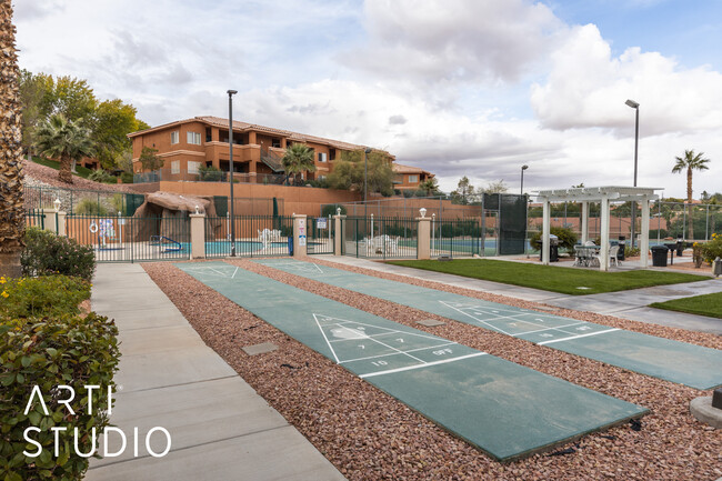 Amenities - Shuffle Board - 555 Highland Dr