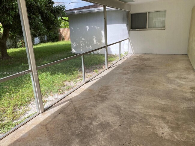 Foto del edificio - 7540 NW 15th St