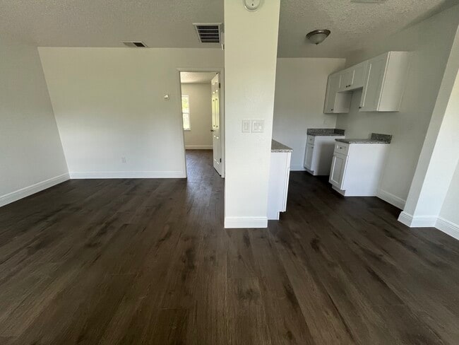 Foto del edificio - 2621 Kelly Ln