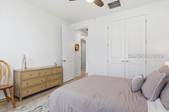 Foto del edificio - 855 Weekend Ave