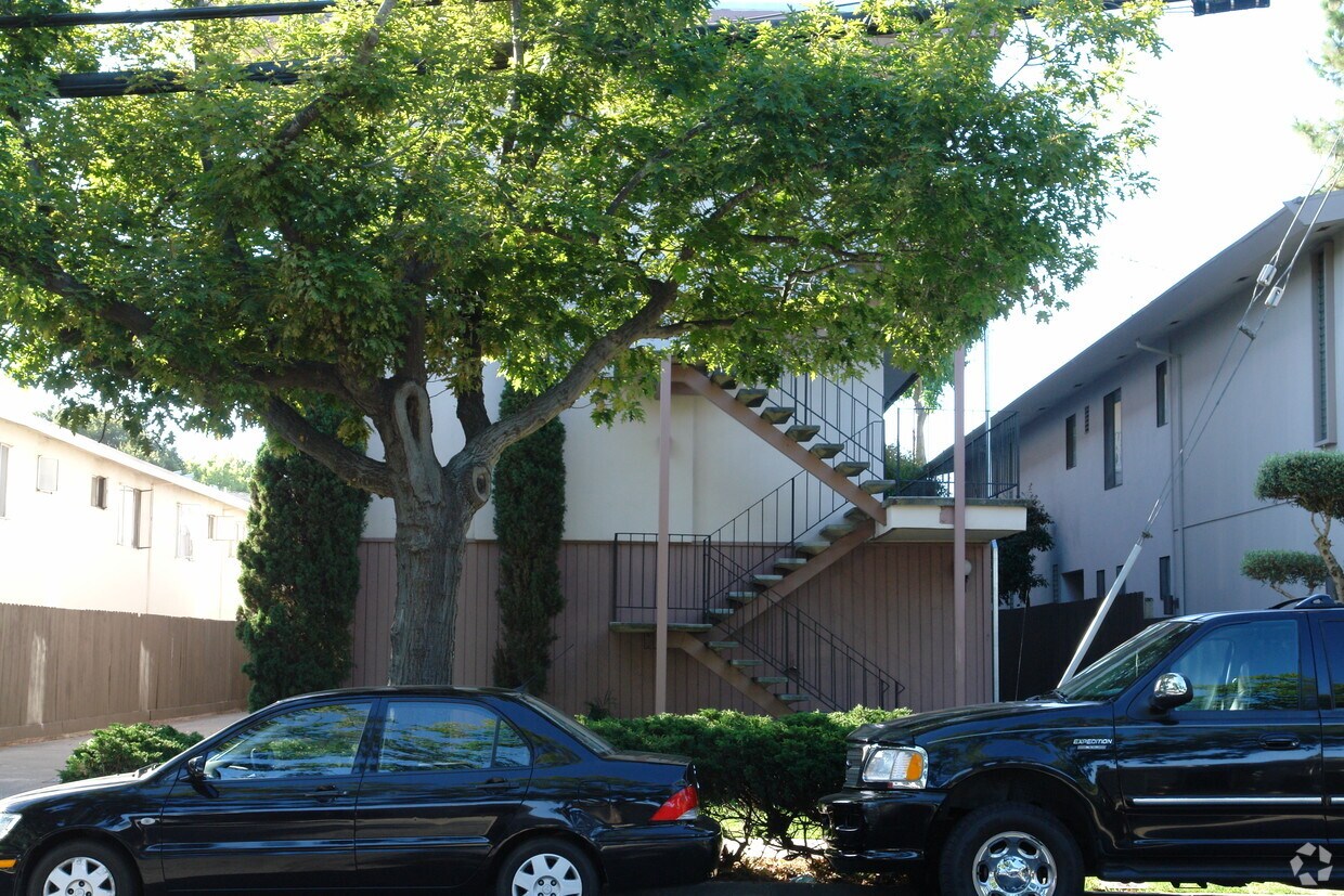 1269 Oak Grove Ave, Burlingame, CA 94010 Apartments in Burlingame, CA