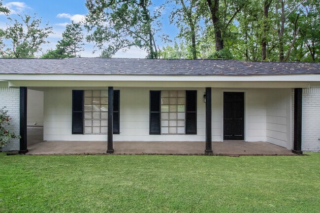 Foto del edificio - 1027 Tanglewood Dr